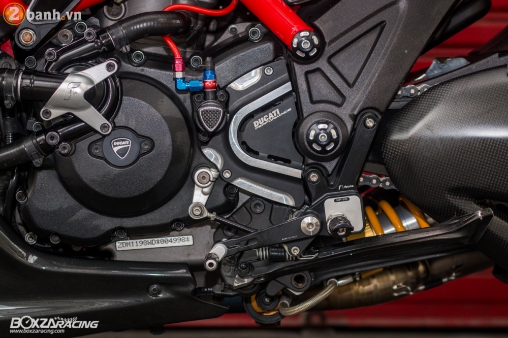 Ducati Diavel Carbon sieu sang trong ban do Red Devils - 18