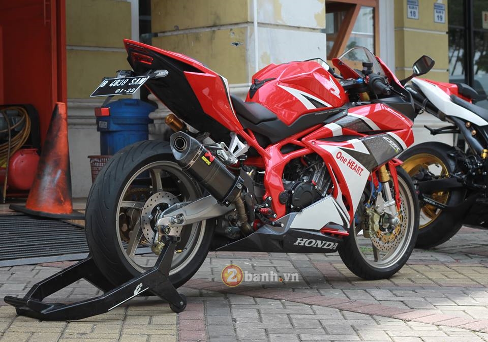Day me hoac voi chiec Honda CBR250RR do cuc chat cua biker Indonesia - 2