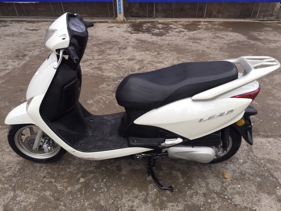 Honda LEAD FI 110cc mau trang 2008 bien 29Y75128 - 4