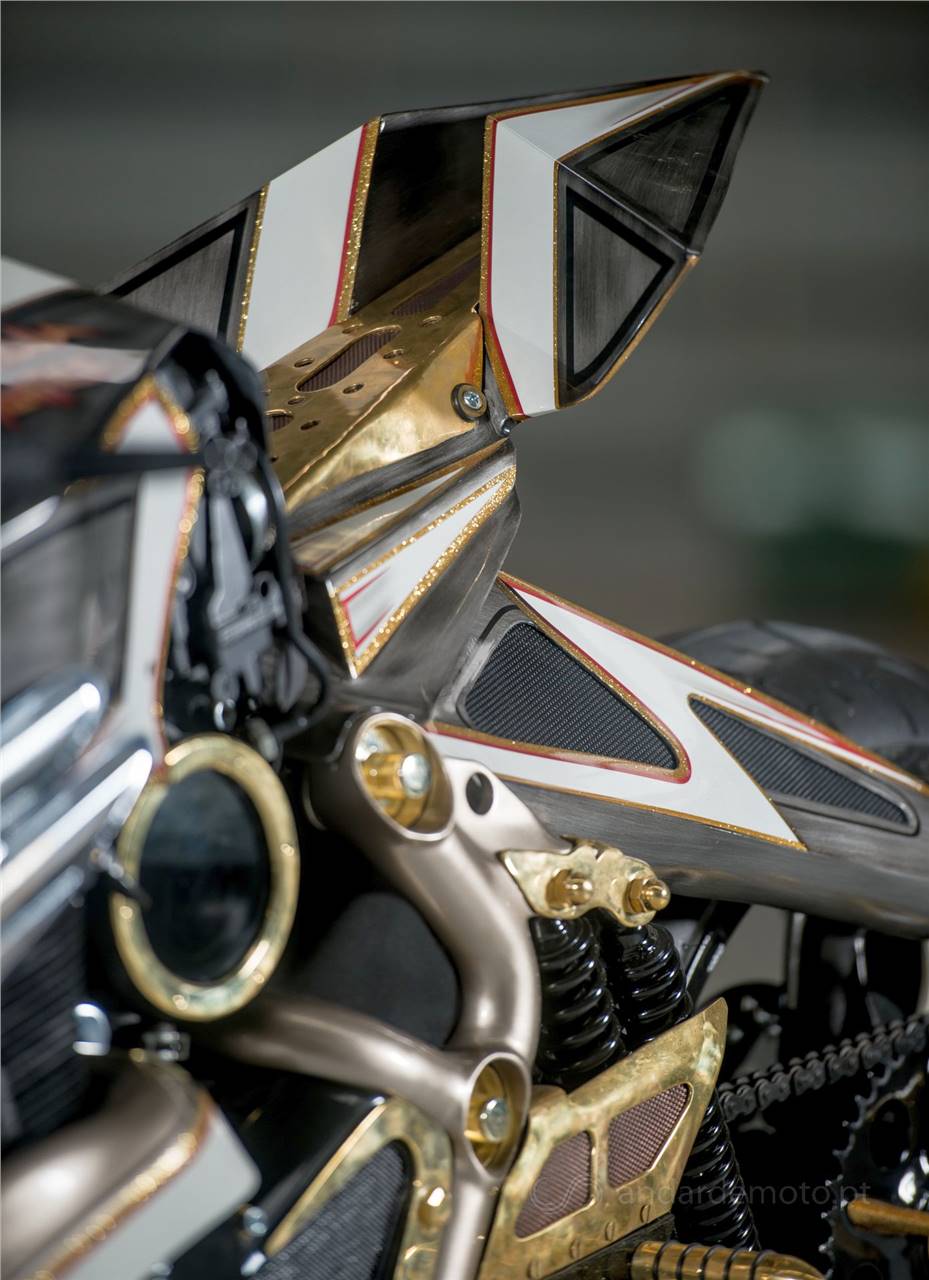 Suzuki GSXR1100 sieu di trong ban do voi phong cach Steampunk - 27