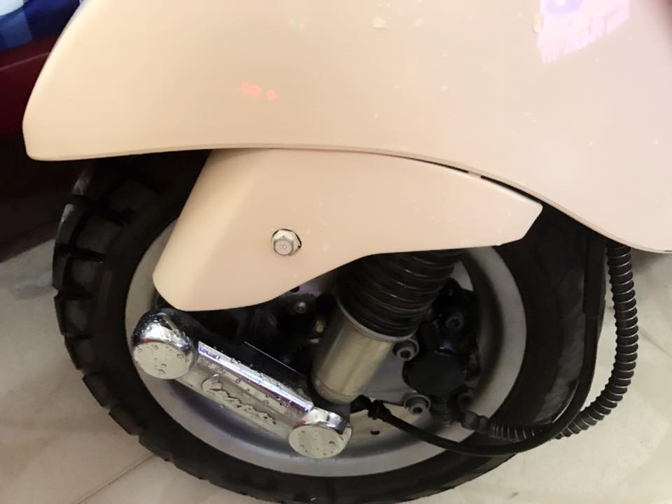 Vespa Lx 125 vang kem chia khoa tu chinh chu - 4