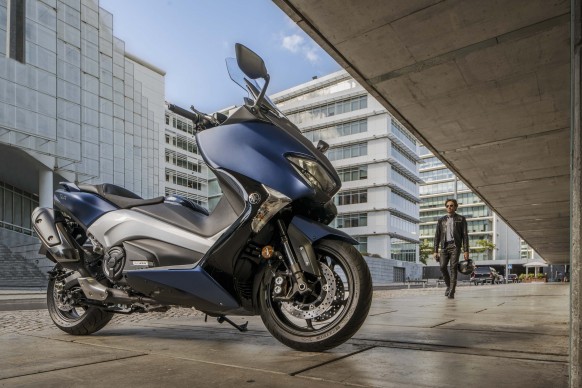 Cận cảnh yamaha tmax dx 2017 với giá gần 300 triệu đồng tại anh