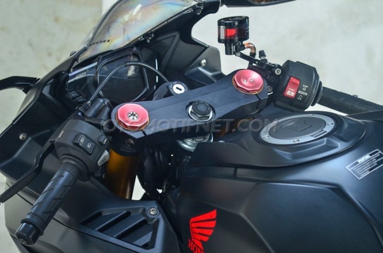 Honda CBR250RR cuc chat voi dan chan mot gap tu Ducati Streetfighter - 5