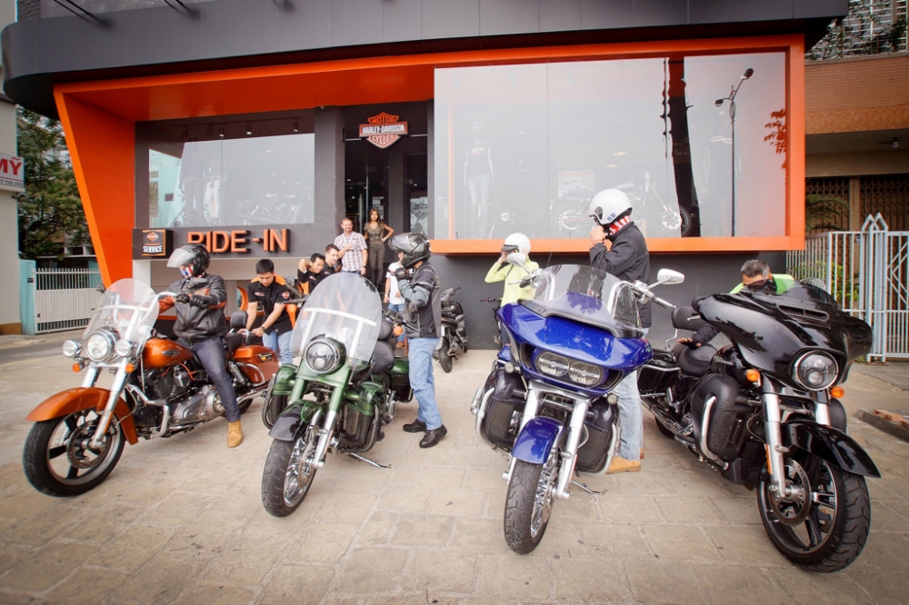 Tren chiec HarleyDavidson biker Viet chinh phuc Sai Gon Ha Noi trong 3 ngay - 2