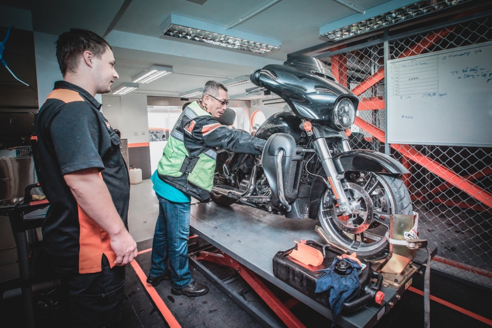 Tren chiec HarleyDavidson biker Viet chinh phuc Sai Gon Ha Noi trong 3 ngay - 5