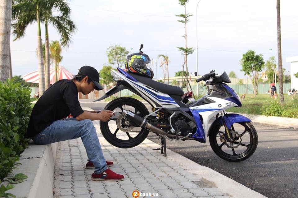 Yamaha Exciter 2011 nguoc dong thoi gian voi bo giap X1R - 4