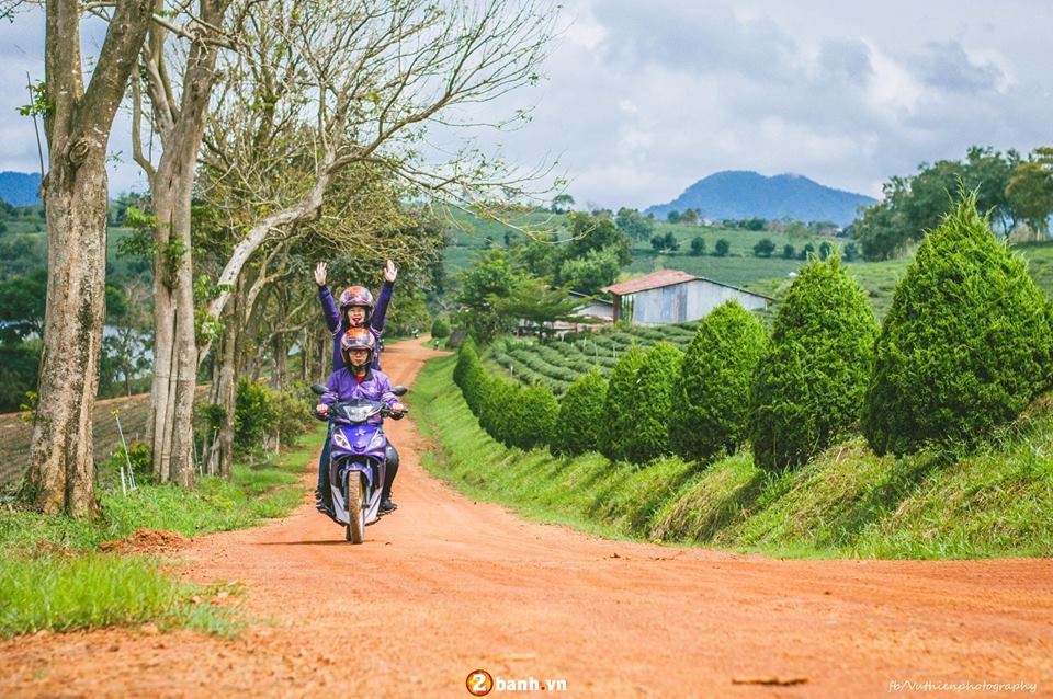 Bo anh dang yeu cua cap doi tren cung duong phuot Lam Dong - 8