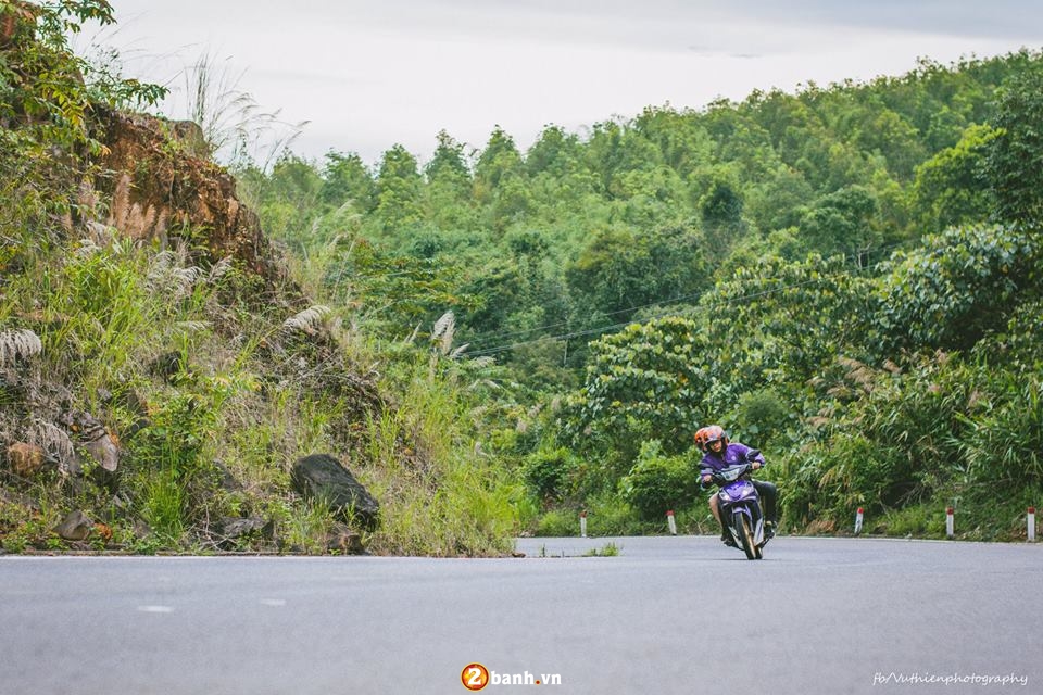 Bo anh dang yeu cua cap doi tren cung duong phuot Lam Dong - 3