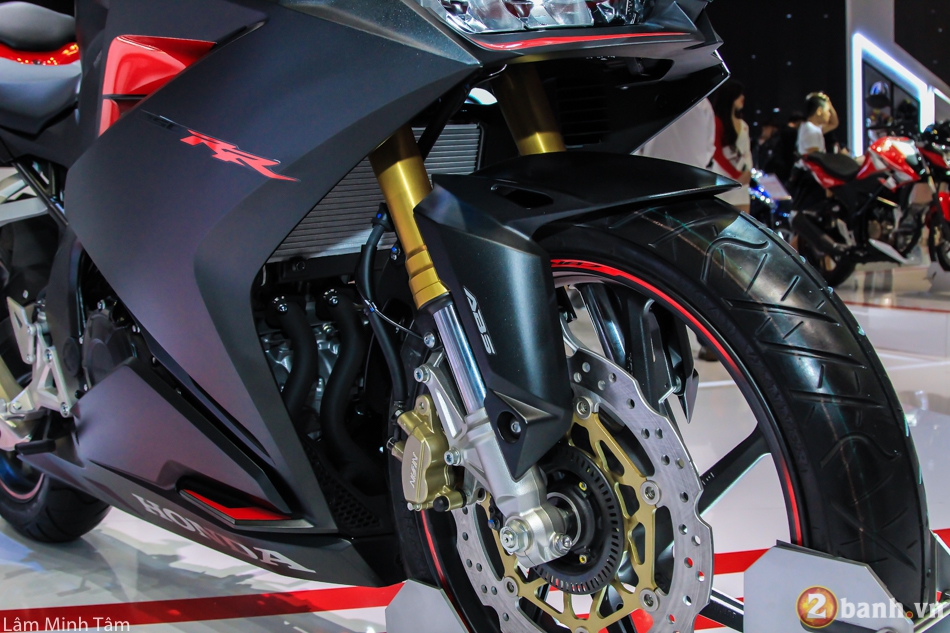 Soi can canh Honda CBR250RR o VietNam Motorcycle Show 2017 - 5