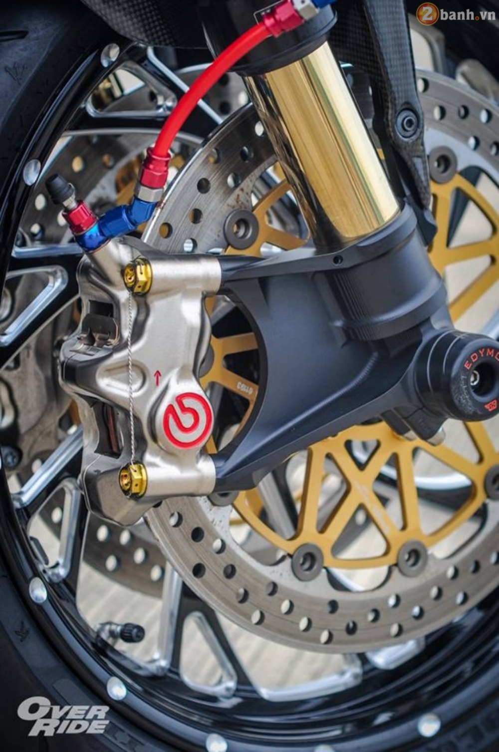 Ducati diavel trong bản độ cromo đầy tốn kém của anh chàng biker khổng lồ