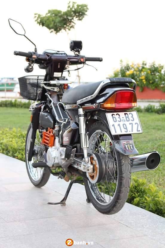 Honda Dream cu gia mang phong cach thoi dai - 13