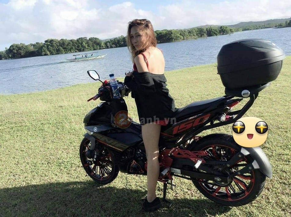 Hot girl so dang cung Exciter 150 do cua biker nuoc ban - 2