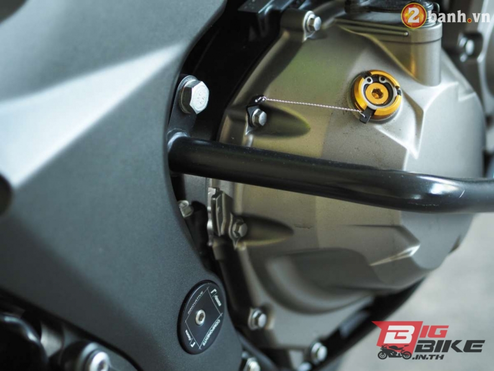 Kawasaki z1000 độ cực chất và đầy nổi bật trong bộ cánh vàng neon