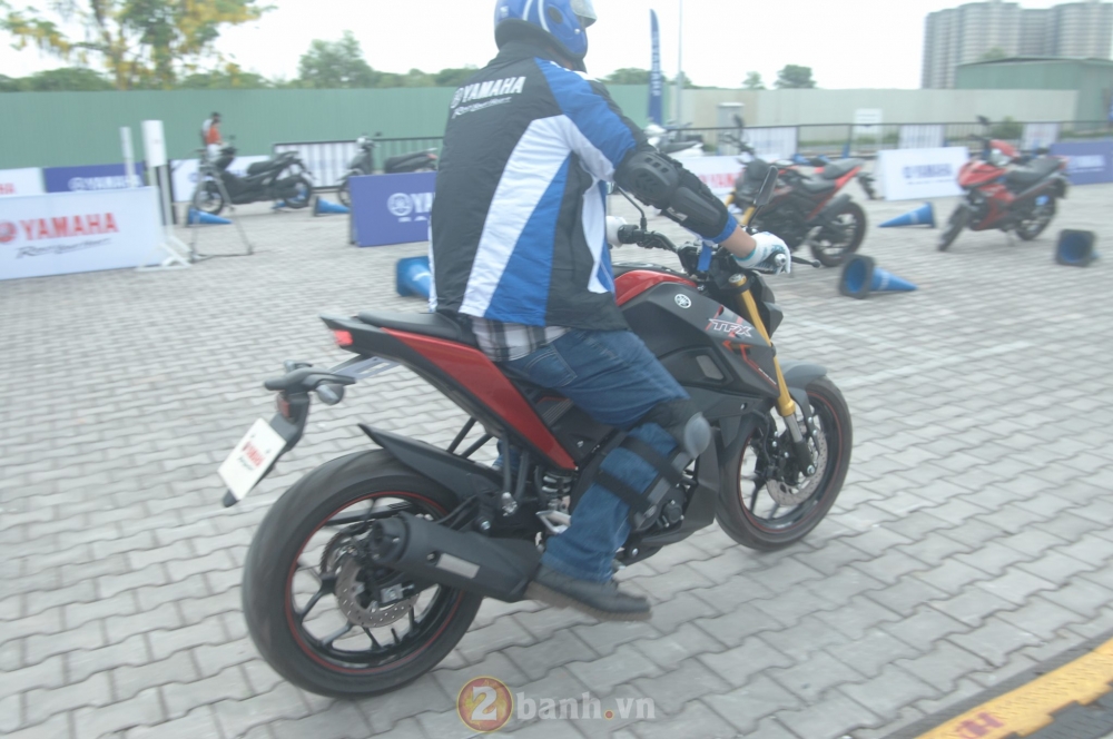 Vietnam Motorcycle Show 2017 Khach tham quan co the chiem nguong ve dep cua gan 20 mau xe Yamaha - 8