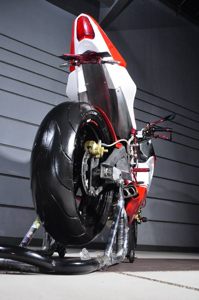 Exciter len Ducati 1098 dep ngo ngang dan choi - 3