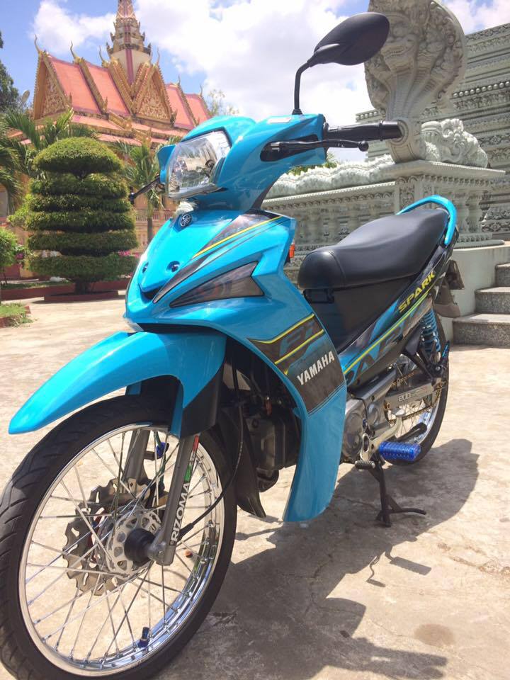 Yamaha Sirius FI kieng nhe phong cach Thai voi bo ao Spark - 2