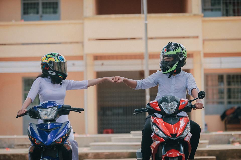 Anh co dam yeu mot co gai me xe con thich xe dich - 2