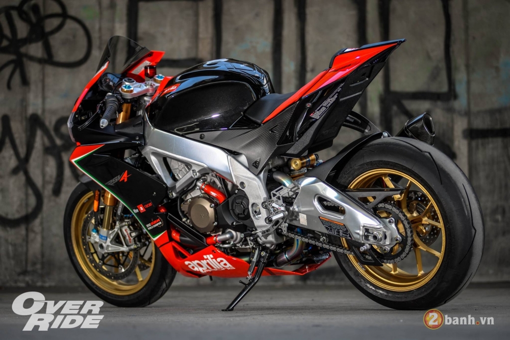 Aprilia RSV4 chang hoang tu hoang da day phong cach - 4