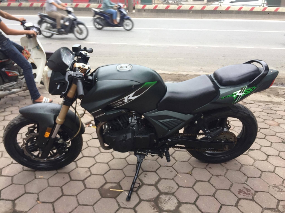 Ban CB125R Den xam - 5