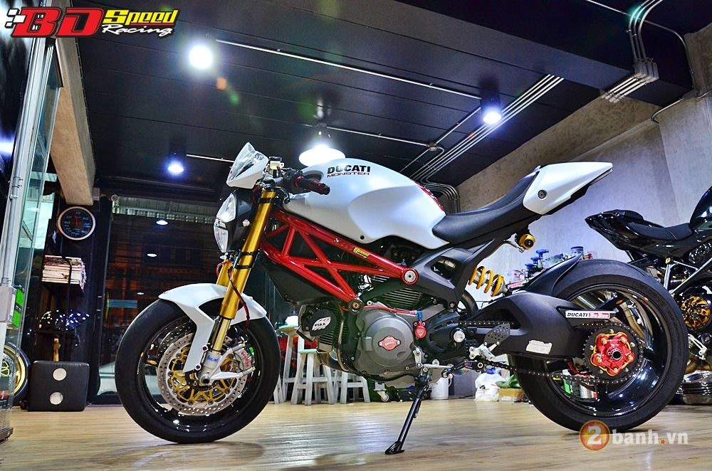 Ducati Monster 796 lot xac cuc ki ngoan muc den an tuong - 2