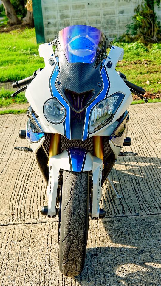 Man lot xac Ca map tren can BMW HP4 - 4