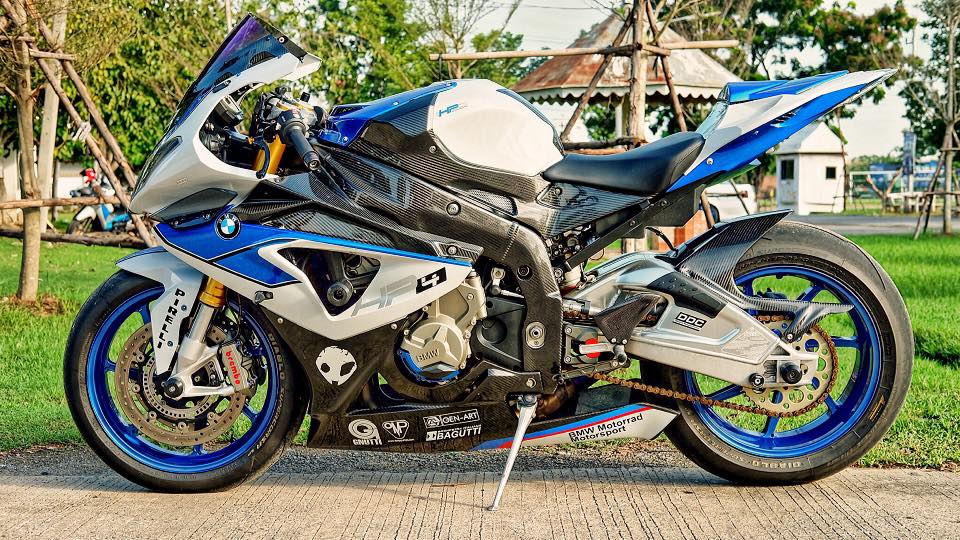 Man lot xac Ca map tren can BMW HP4 - 3