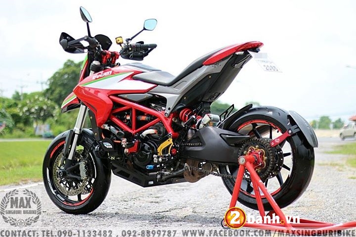 Ducati hypermotard 821 chiến binh xa lộ