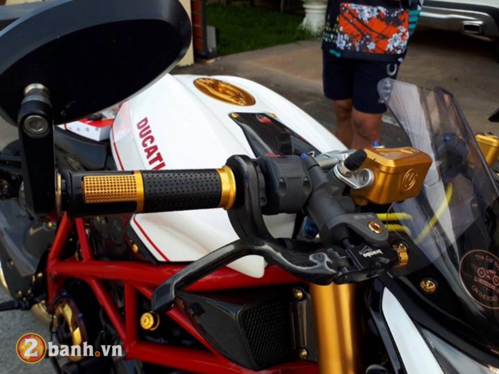 Ducati Streetfighter 1100 hap dan hon sau khi nang cap nhe - 3