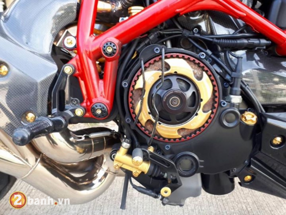 Ducati Streetfighter 1100 hap dan hon sau khi nang cap nhe - 5