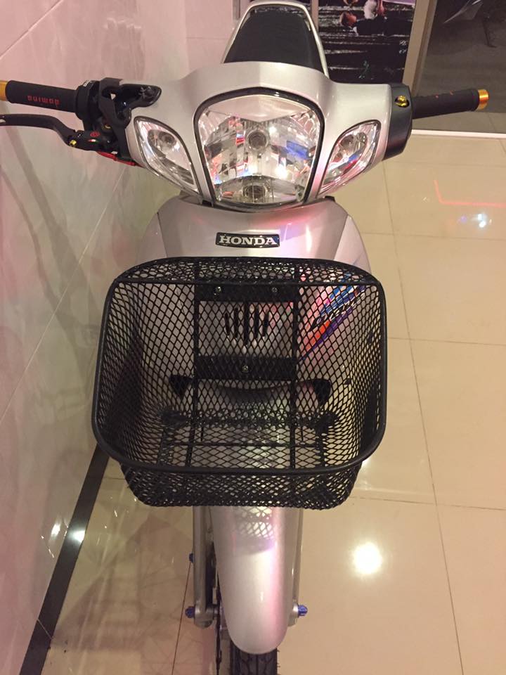 Wave 125cc phien ban nhap khau ton tai lau doi trong lang xe so - 2