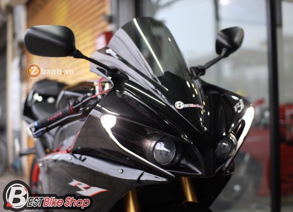 Yamaha R1 ruc ro ben dan option do choi hang hieu - 2