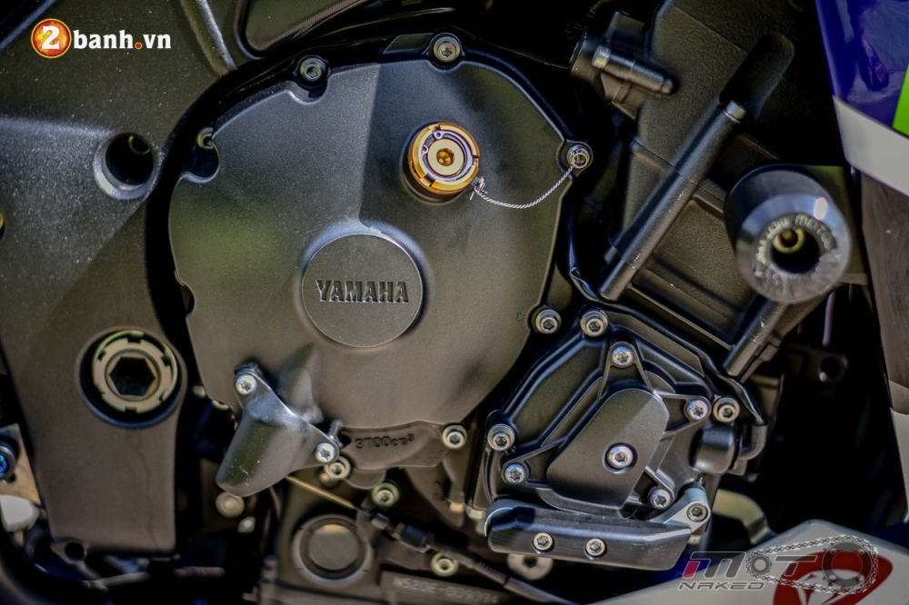Yamaha R1 ruc ro trong ban do Movista MotoGP 46 - 6