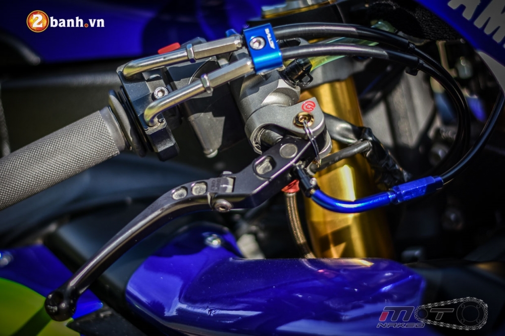 Yamaha R1 ruc ro trong ban do Movista MotoGP 46 - 9