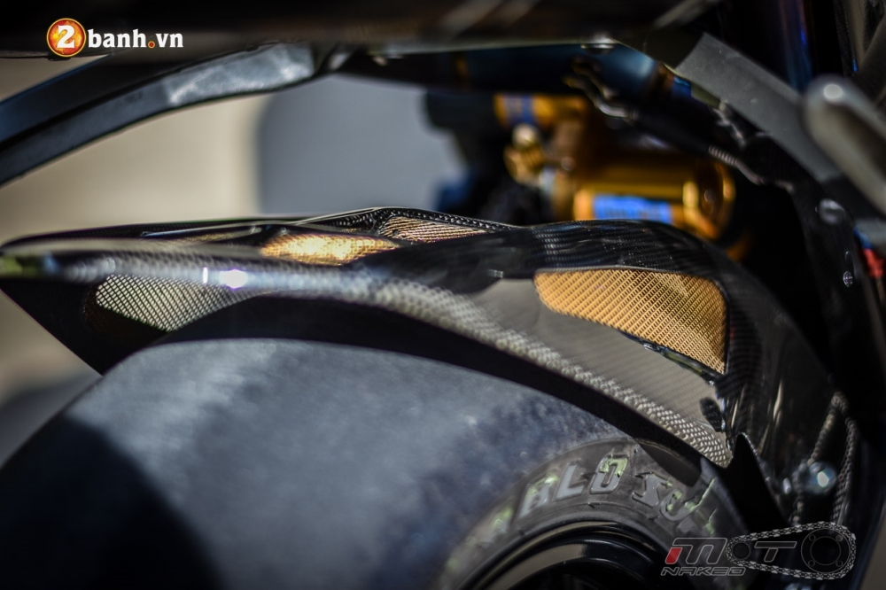 Yamaha R1 ruc ro trong ban do Movista MotoGP 46 - 19