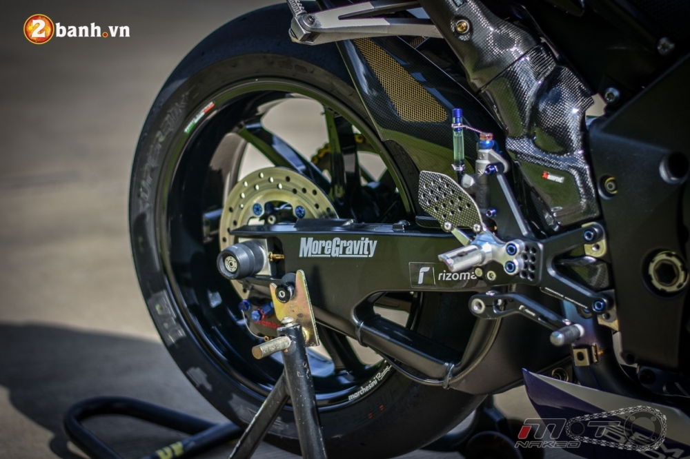 Yamaha R1 ruc ro trong ban do Movista MotoGP 46 - 21