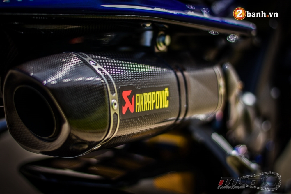 Yamaha R1 ruc ro trong ban do Movista MotoGP 46 - 25