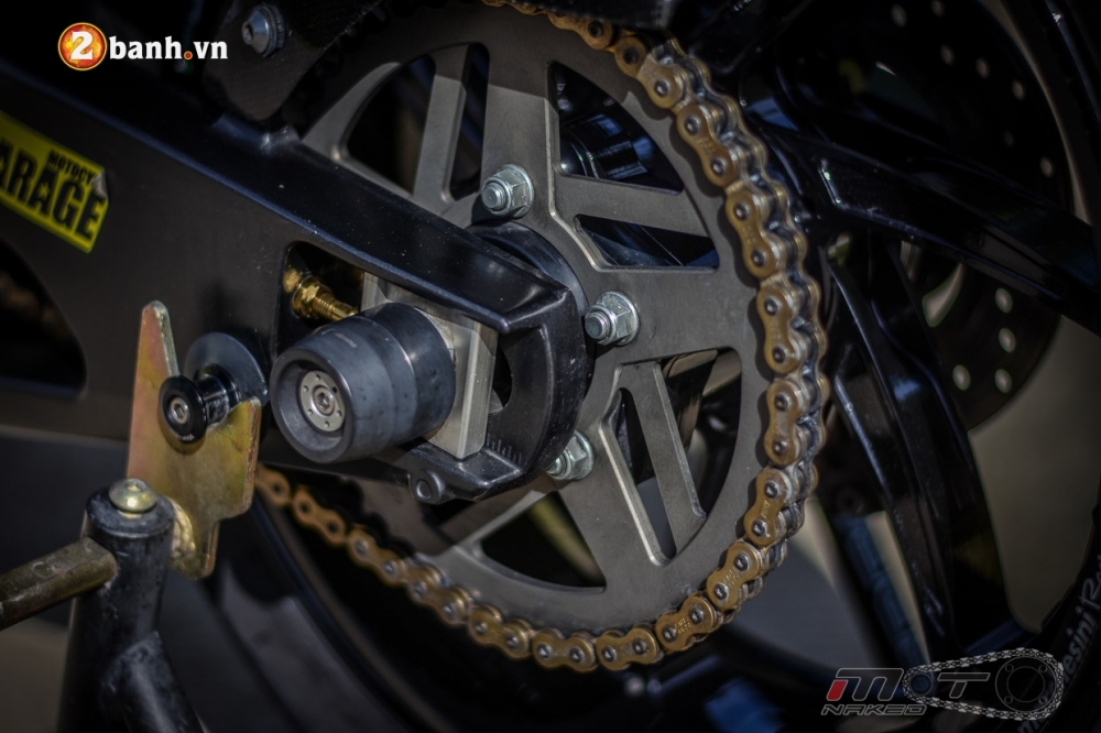 Yamaha R1 ruc ro trong ban do Movista MotoGP 46 - 27