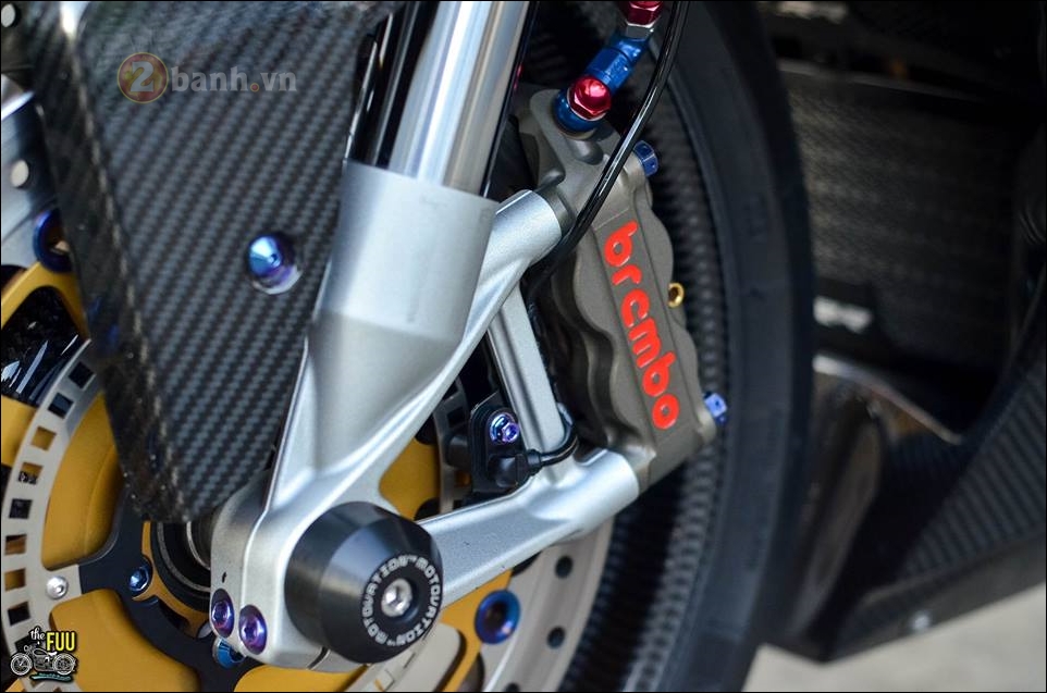 BMW S1000RR do Carbon hoa trong tung chi tiet - 8