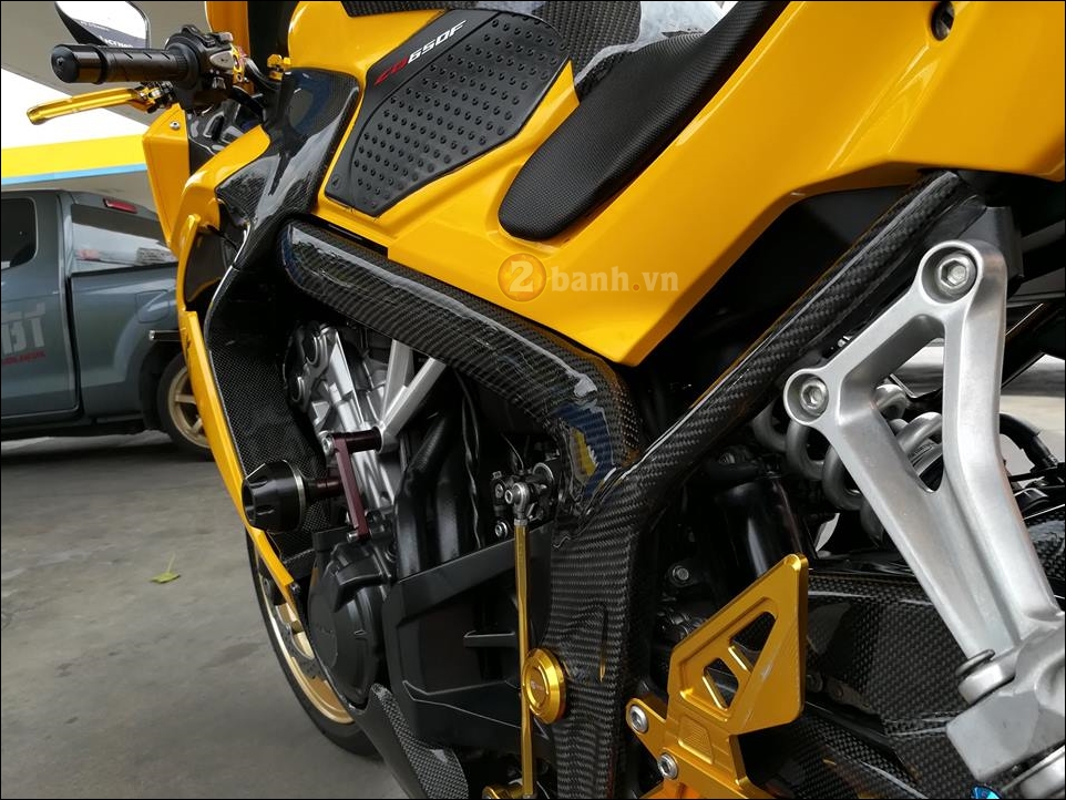 CBR650F do trong phien ban Yellow Superhero - 11