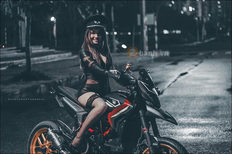 Ducati Hypermotard do cung mau Sexy girl loi cuon - 4