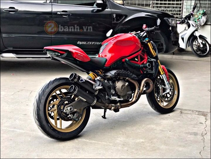 Ducati monster 821 độ hầm hố với loạt đồ chơi hàng hiệu đầy hiệu quả
