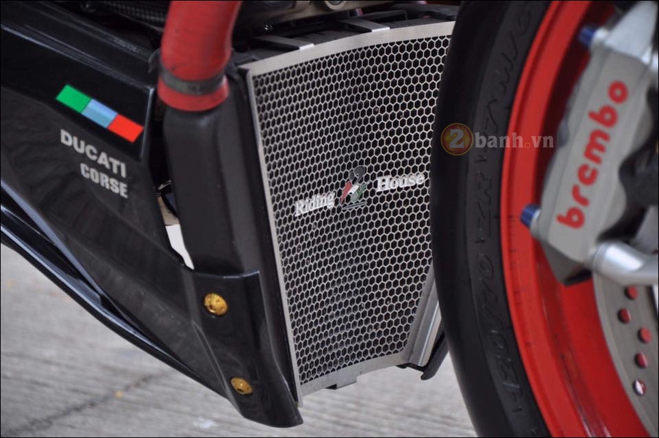 Ducati Streetfighter chien binh duong pho do nhe cung loat option hang hieu - 10