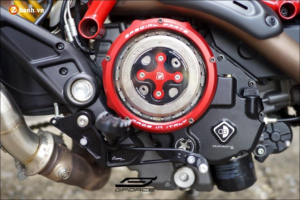 Ducati Hypermotard 821 do loi cuon cung nhieu do choi tinh te - 7