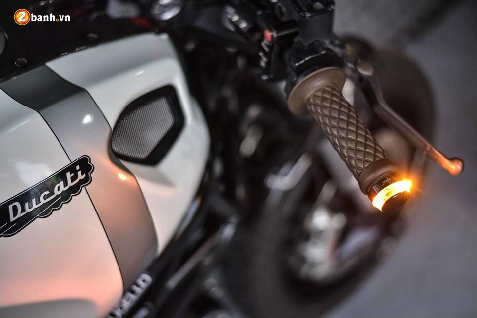 Ducati monster 696 độ đẹp mắt qua vẻ đẹp hoài cổ cafe racer