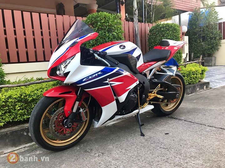 Honda CBR1000RR ban nang cap nhe nhung xung tam dang cap - 2