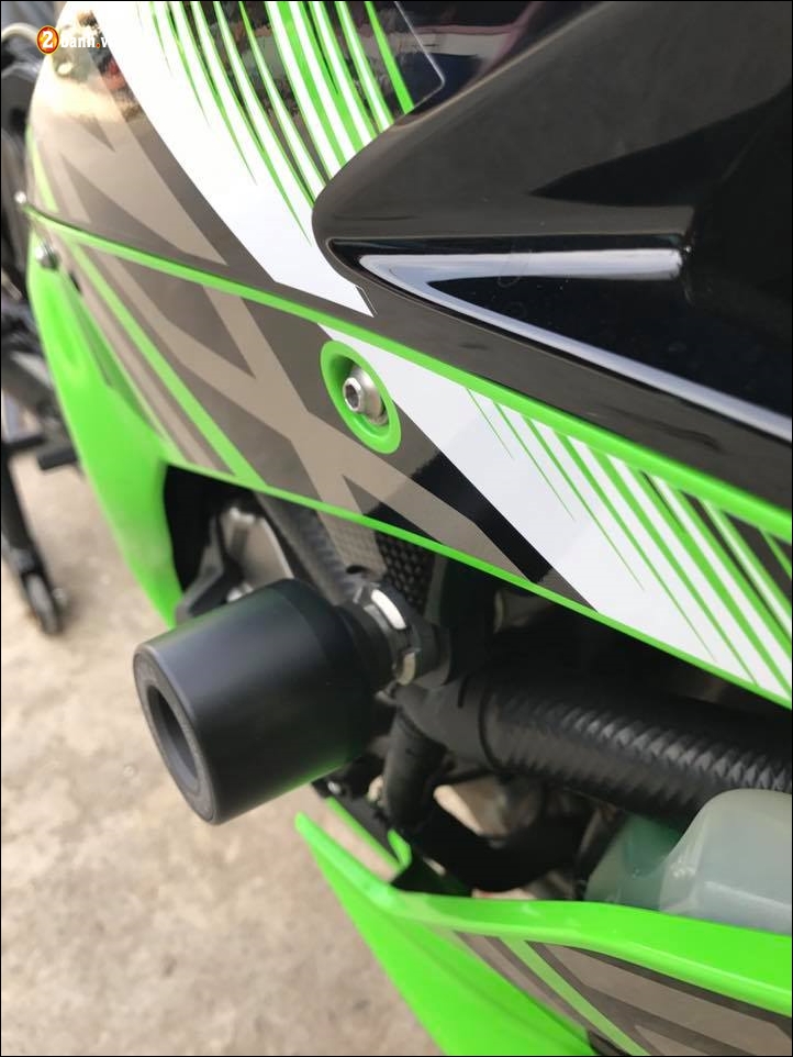 Kawasaki Ninja ZX10R do nang cap nhe cung trang bi toi tan - 9