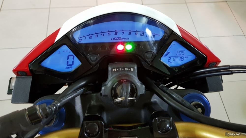 Ban Honda CB1000R RepsolHQCNHISS112010 - 24