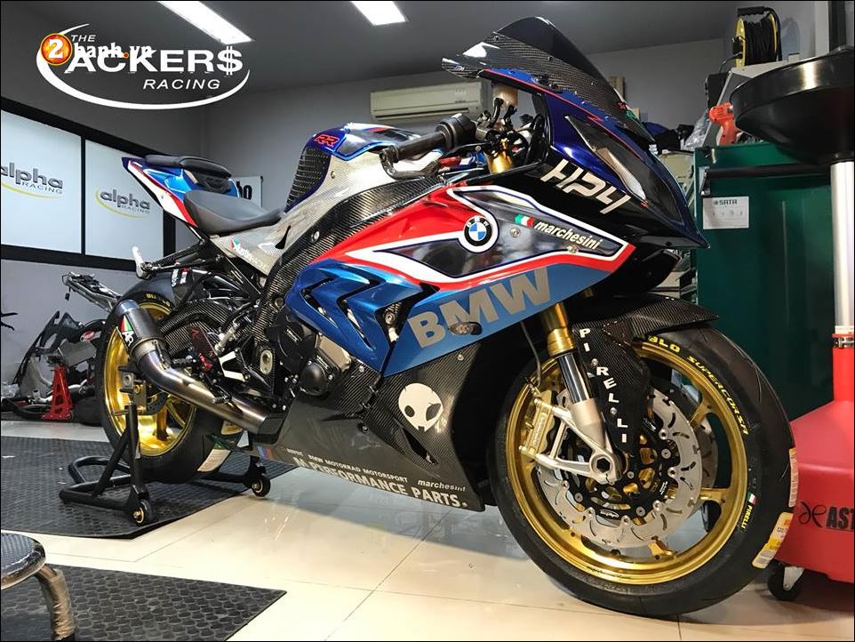 BMW S1000RR ban nang cap cung dan chan choi loa