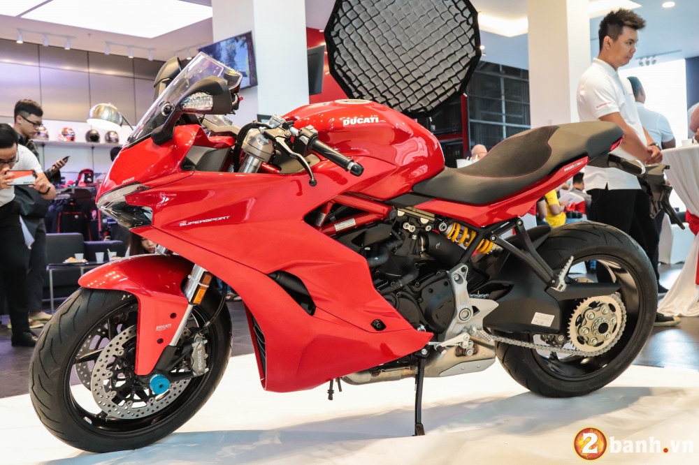Can canh Ducati SuperSport mau xe mo to the thao thanh thi vo cung an tuong - 16