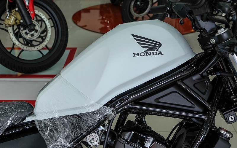Danh gia Honda Rebel 300 2017 mau Cruiser day nam tinh cua Honda - 5